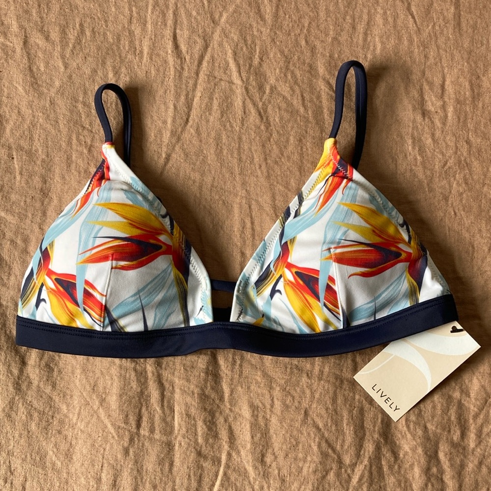 NWT Lively Tropical Print Bikini Top